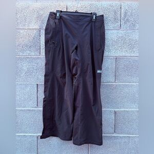 REI Women's Medium Petite Black E1 Elements Rain Snow Pants Outdoor Hiking Pants